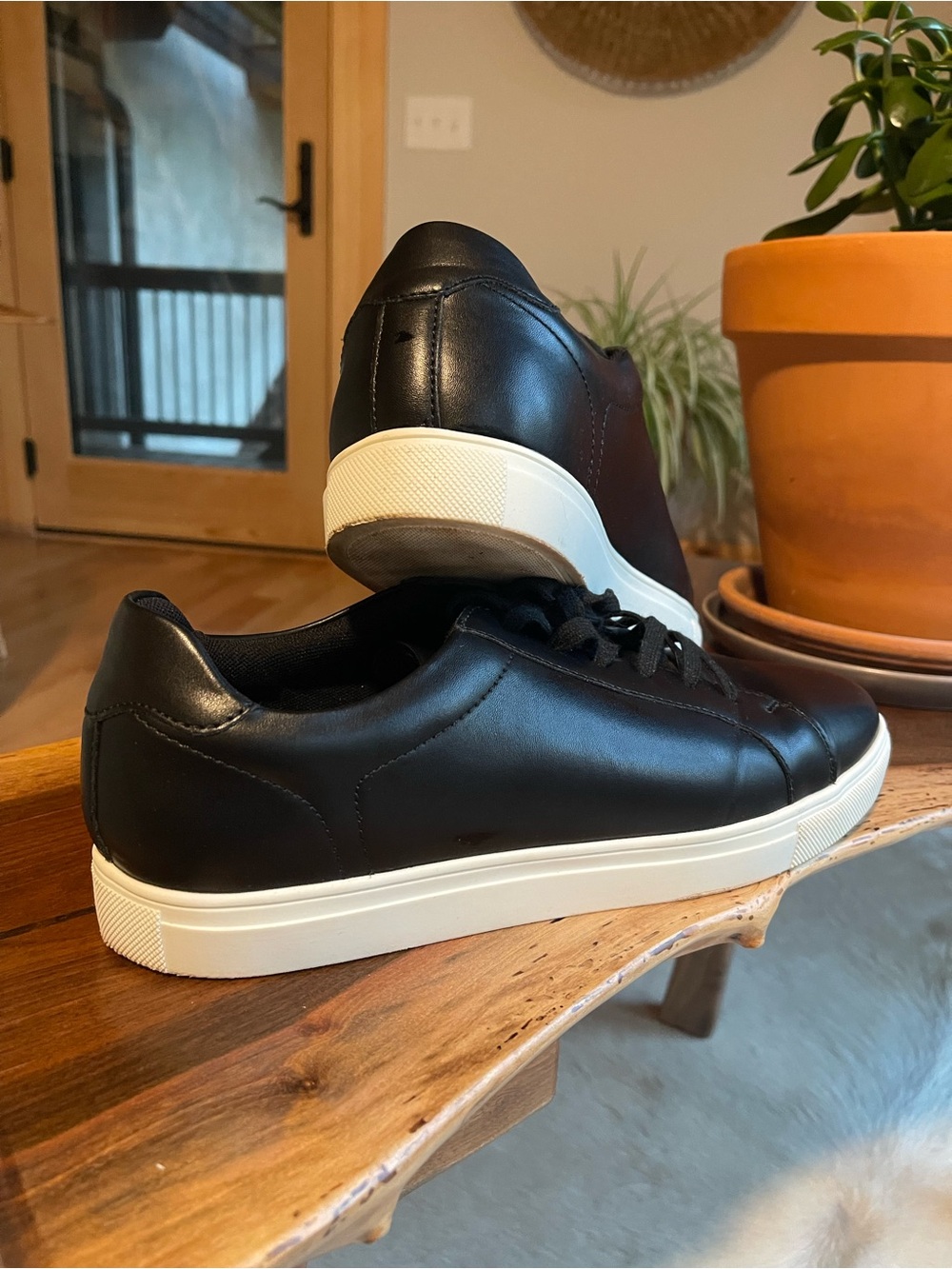 Kenneth Cole Black Leather Low-Top Sneakers with White Sole